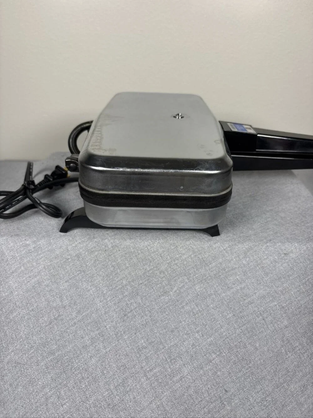 Vitantonio Pizzelle Chef Model 300 Italian Waffle Cookie Maker Iron
